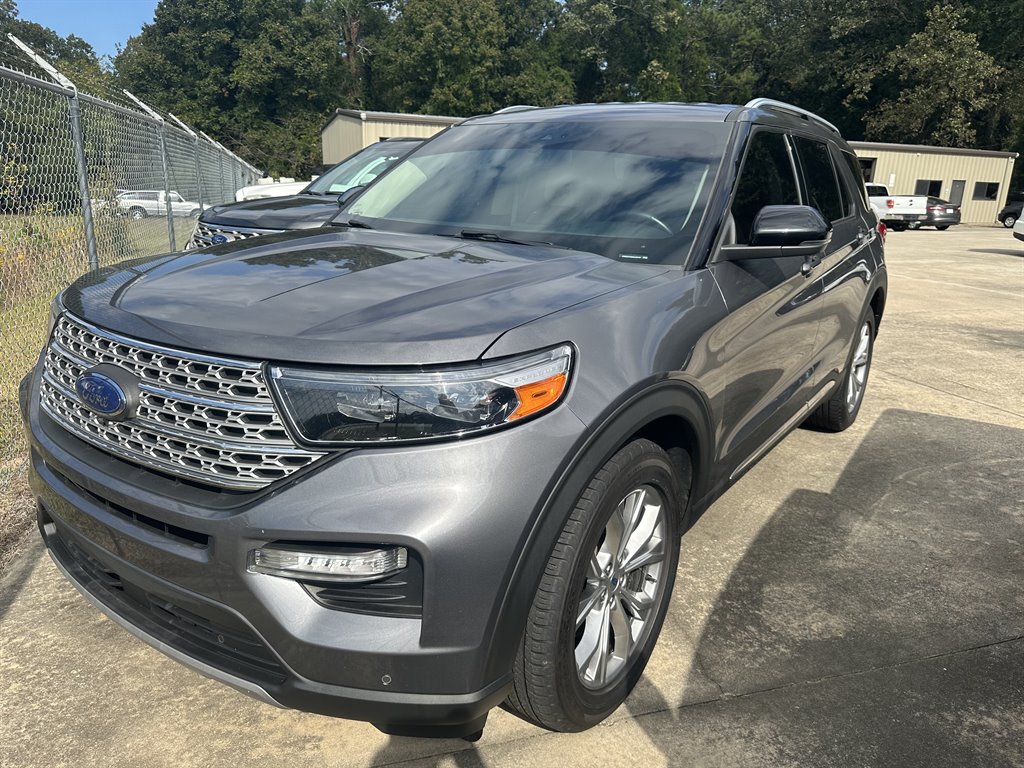 2022 Ford Explorer Limited's photo