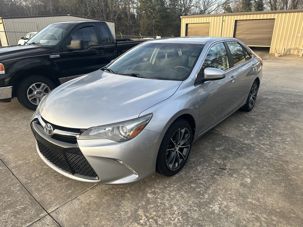 2015 Toyota Camry XSE's photo