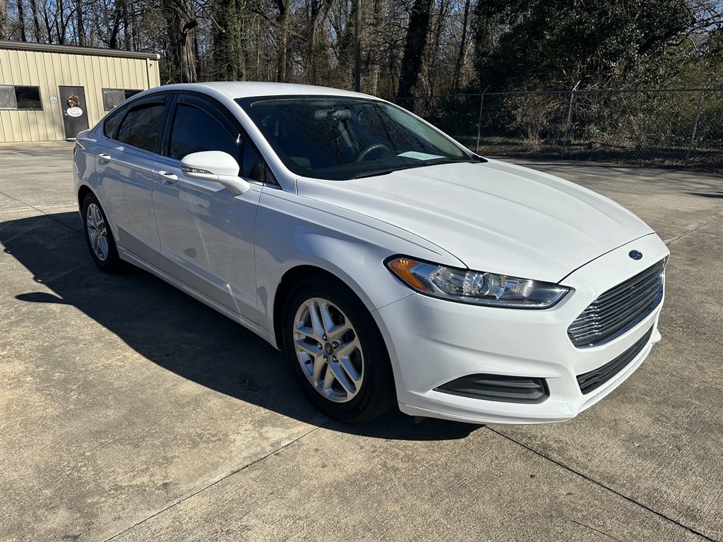 2016 Ford Fusion SE's photo
